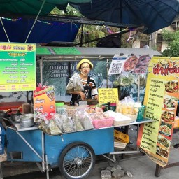 ตำแซ่บเจ๊แว่นกม.11