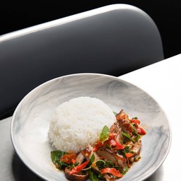 ข้าวผัดกระเพรา เป็ดย่าง