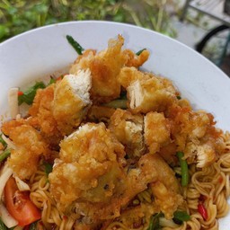 ยำซือดะ รสต้มโค้ง ราดไก่กรอบ