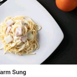 สปาเก็ตตี้ คาโบนาร่า + ข้าวราด กระเพราหมูสับ ไข่ดาว และ โค้ก 450 มล.