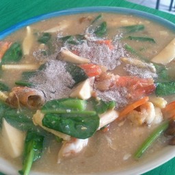 ราดหน้า เนื้อ,กุ้ง,หมึก พิเศษ