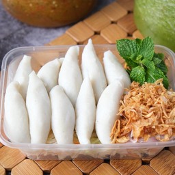 ยำลูกชิ้นชิ้นปลา