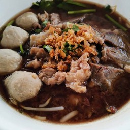 ก๋วยเตี๋ยวลูกชิ้นแชมป์ บ้านโนนม่วง (ข้างวัดม่วงศรี)