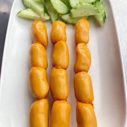 น้องมุก ลูกชิ้นทอด