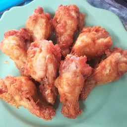 ปีกไก่บนปาปริก้าทอด