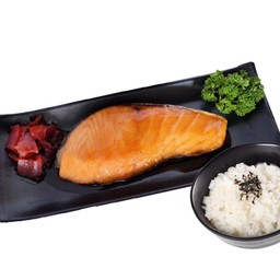 ข้าวปลาแซลม่อนย่างซีอิิ๊ว