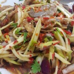 ตำมะม่วงกุ้งสด