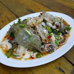 ยำปูม้า กุ้งสด หอยแครง หนวด