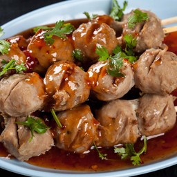 ส้มตำ+ลูกชิ้นกะทะเดือดย่าง ร้านส้มตำตลาดซอยสุพรร(แม่ทองดี)/ฝั่งร้าน20สะดวกซื้อ