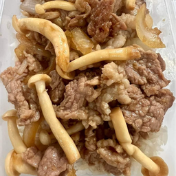 ข้าวผัดน้ำมันหอยใส่เห็ด