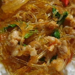 กระเพราวุ้นเส้น ไข่ดาวราดข้าว