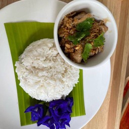 ข้าวหมูกระเทียม