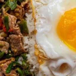 88 Cafe’ กะเพรากระด้ง -