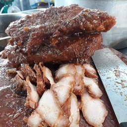 หมูแดงหั่นแล้ว ขีดละ 70 บาท