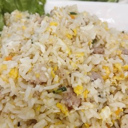 ข้าวผัดหมู กลาง