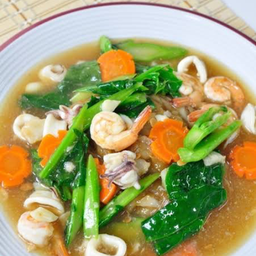 ราดหน้าทะเล (เส้นใหญ่)