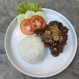 ข้าวตับหมูกระเทียม