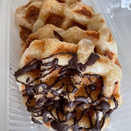 Waffle Hug lotus ศรีมหาโพธิ์