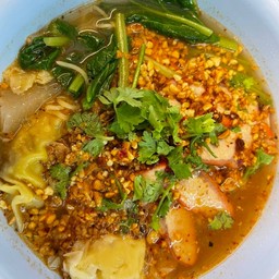 เกี๊ยวหมูแดงต้มยำน้ำ