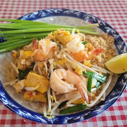 ผัดไทกุ้งสด