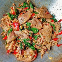 ข้าวกะเพราหมูสับไขว้ตับ