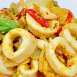 หมึกผัดผงกะหรี่