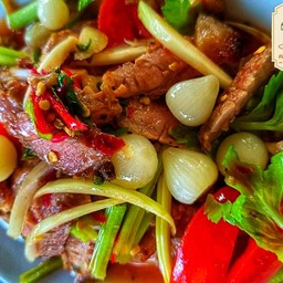 ยำเนื้อกระเทียมโทน
