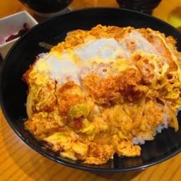 ข้าวคัตสึด้ง(ไก่ทอด)
