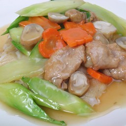 เส้นใหญ่ราดหน้าหมู,ไก่