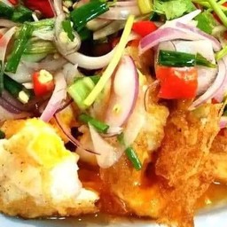 ยำไข่ดาวราดข้าว