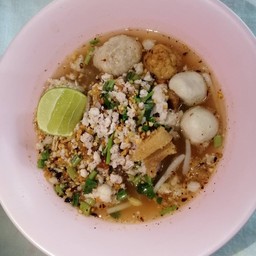 เส้นหมี่หมูต้มยำ