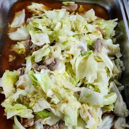 กะหล่ำปลีผัดหมู