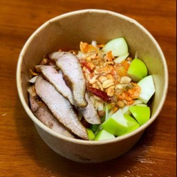 ส้มตำไทยแอปเปิ้ลคอหมูย่าง