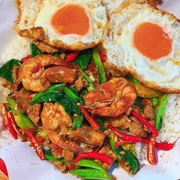 ข้าวผัดคะน้าถาด ไซส์ L + ไข่ดาว 4 ฟอง