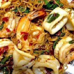 มาม่าผัดขี้เมาทะเล