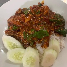 กะเพราปลากระป๋องราดข้าว