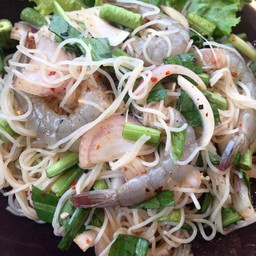 ยำขนมจีนกุ้งสดทรงเครื่องปลาร้า