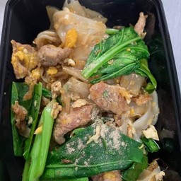 ผัดซีอิ้วเส้นใหญ่หมู