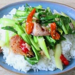 กะเพราสุขสวัสดิ์ (ข้าง ร.ร.ศิริ)