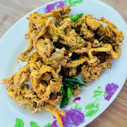 ลาบเห็ดสามอย่างทอดกรอบ