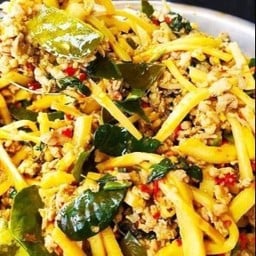 กะเพราหมูสับหน่อไม้ดอง+โค้ก+น้ำแข็ง (ขายดีมาก)