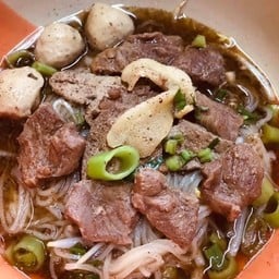 ก๋วยเตี๋ยวหมูตุ๋น + เครื่องดื่ม