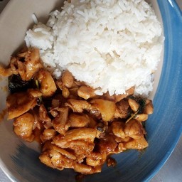 ข้าวผัดเผ็ดไก่