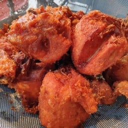 เหนียวไก่ทอดหาดใหญ่& หนมจีนน้ำยาพี่บ่าว แม่สาย