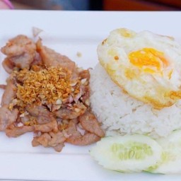 หมูทอดกระเทียม ราดข้าว