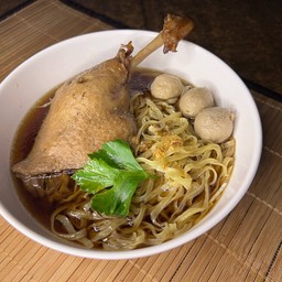 ก๋วยเตี๋ยวน่องติดสะโพก+ลูกชิ้นเป็ด