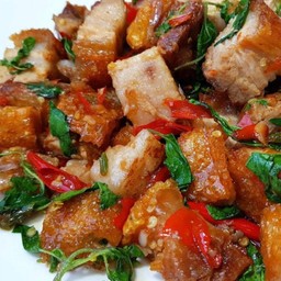 กระเพาหมูกรอบ