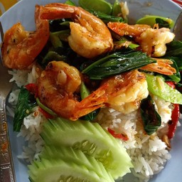 ผัดเครื่องแกงกุ้งราดข้าว