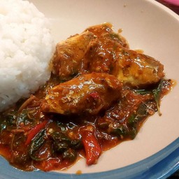 ข้าวผัดกระเพราปลากระป๋อง