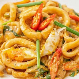 ปลาหมึกผัดไข่เค็ม